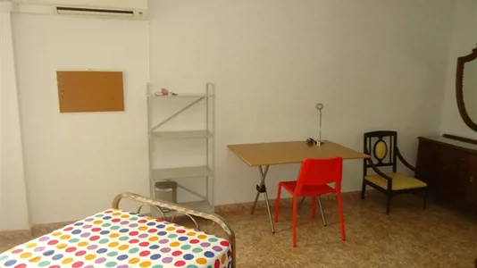 Rooms in Córdoba - photo 2