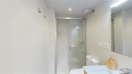 Rooms in Barcelona Sants-Montjuïc - photo 10