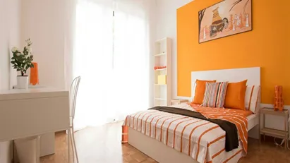 Room for rent in Milano Zona 8 - Fiera, Gallaratese, Quarto Oggiaro, Milan