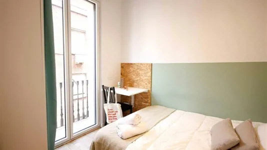 Rooms in Barcelona Sants-Montjuïc - photo 1