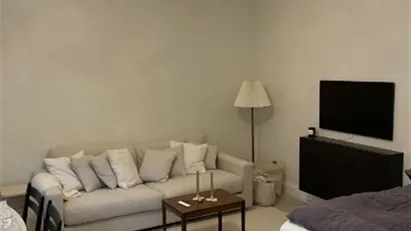 Mysig etta i centrala Norrmalm med trädgård och grillplats!