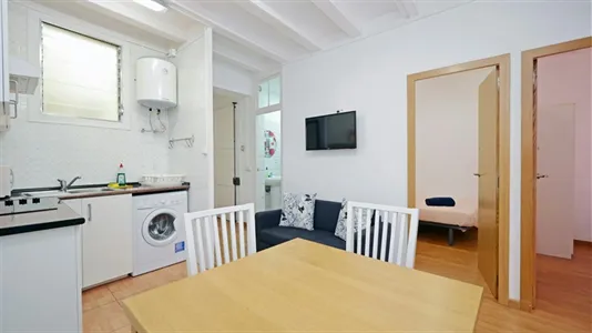 Rooms in Barcelona Ciutat Vella - photo 5