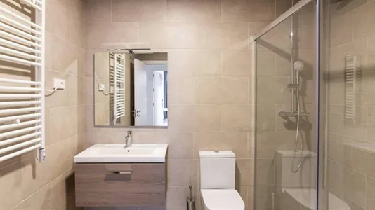 Rooms in Barcelona Ciutat Vella - photo 7