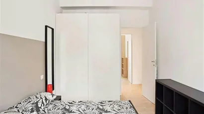 Room for rent in Milano Zona 6 - Barona, Lorenteggio, Milan