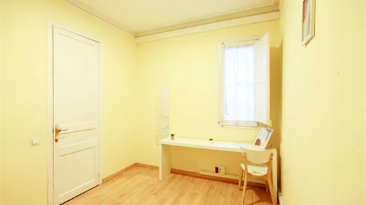 Rooms in Barcelona Eixample - photo 4