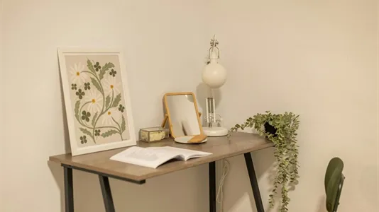 Rooms in Barcelona Ciutat Vella - photo 5