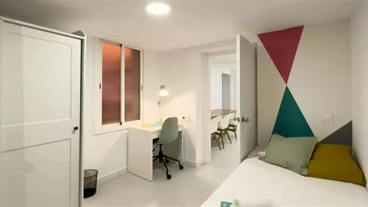 Rooms in Barcelona Ciutat Vella - photo 2