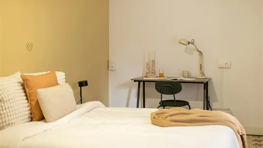 Rooms in Barcelona Ciutat Vella - photo 5