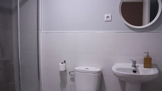 Rooms in Madrid Centro - photo 9