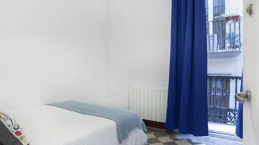 Rooms in Barcelona Ciutat Vella - photo 10