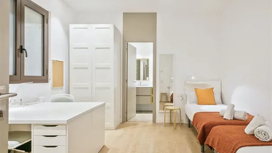 Rooms in Barcelona Eixample - photo 3