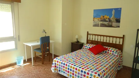 Rooms in Córdoba - photo 1