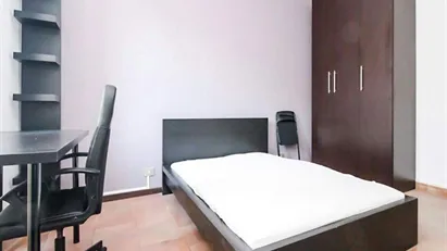 Room for rent in Milano Zona 6 - Barona, Lorenteggio, Milan