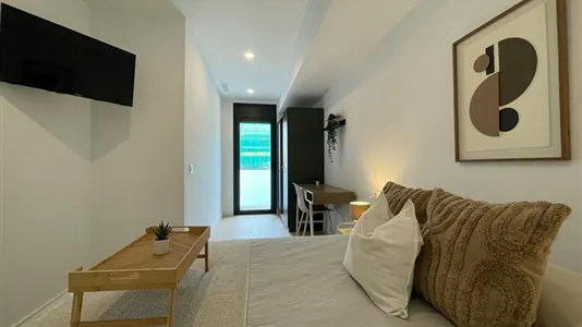 Rooms in El Prat de Llobregat - photo 4