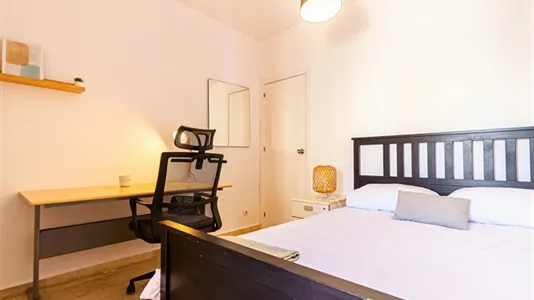 Rooms in Barcelona Sants-Montjuïc - photo 4