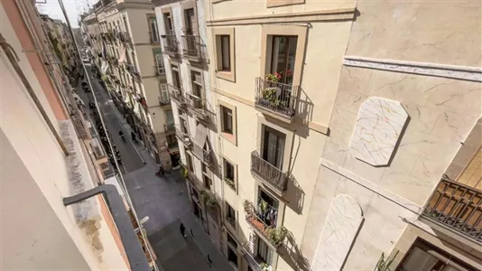 Rooms in Barcelona Ciutat Vella - photo 9
