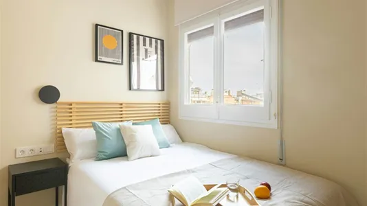 Rooms in Barcelona Eixample - photo 5