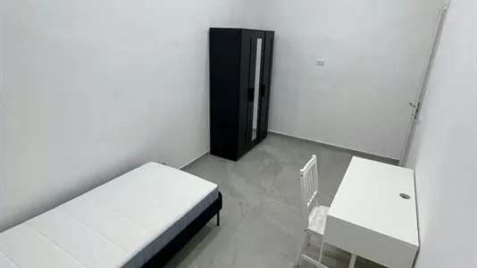 Rooms in Napoli Municipalità 3 - photo 4