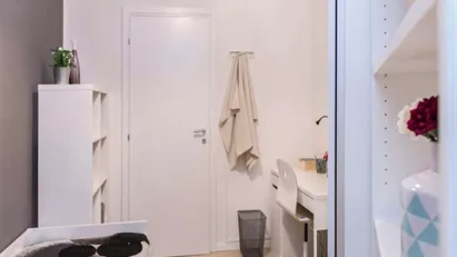 Room for rent in Milano Zona 6 - Barona, Lorenteggio, Milan