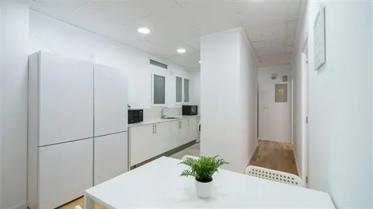 Rooms in Valencia Ciutat Vella - photo 9