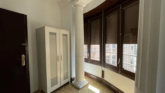 Rooms in Barcelona Ciutat Vella - photo 6