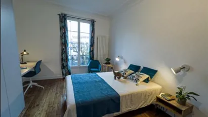 Room for rent in L'Haÿ-les-Roses, Île-de-France