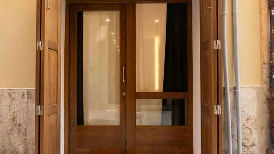 Apartments in Valencia Ciutat Vella - photo 2