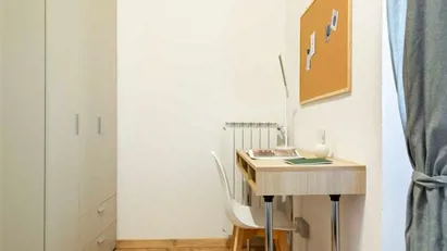 Room for rent in Milano Zona 4 - Vittoria, Forlanini, Milan