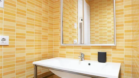 Rooms in Barcelona Ciutat Vella - photo 6