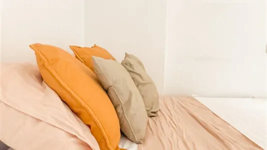 Rooms in Barcelona Ciutat Vella - photo 9