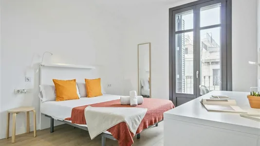 Rooms in Barcelona Eixample - photo 1