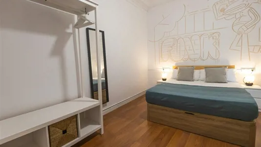 Rooms in Barcelona Ciutat Vella - photo 2