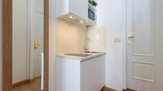 Rooms in Madrid Centro - photo 8