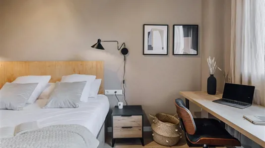 Rooms in Barcelona Eixample - photo 2