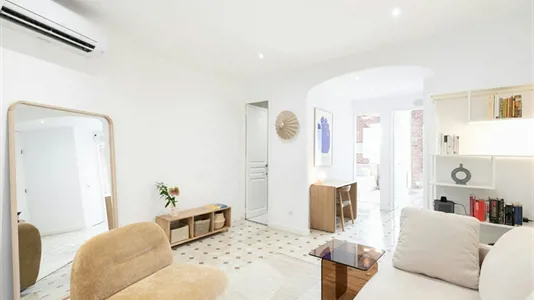 Apartments in Barcelona Eixample - photo 2