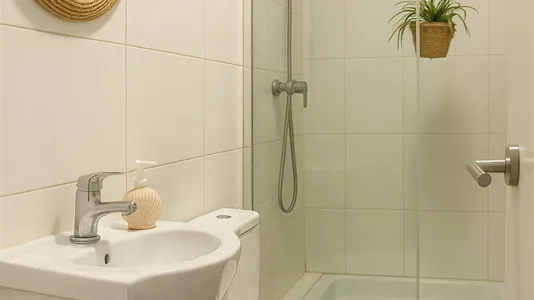 Rooms in Barcelona Ciutat Vella - photo 10