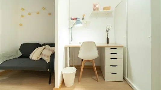 Rooms in Barcelona Ciutat Vella - photo 6