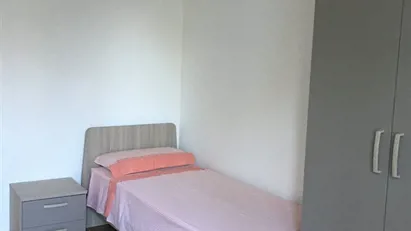 Room for rent in Milano Zona 6 - Barona, Lorenteggio, Milan