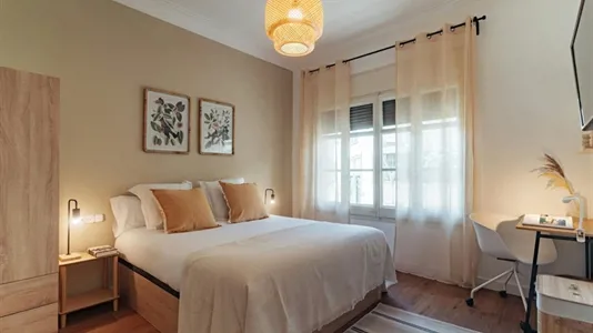 Rooms in Barcelona Eixample - photo 1