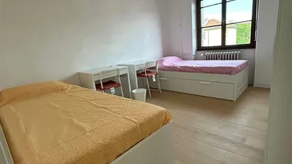 Room for rent in Milano Zona 8 - Fiera, Gallaratese, Quarto Oggiaro, Milan