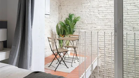 Rooms in Barcelona Ciutat Vella - photo 6