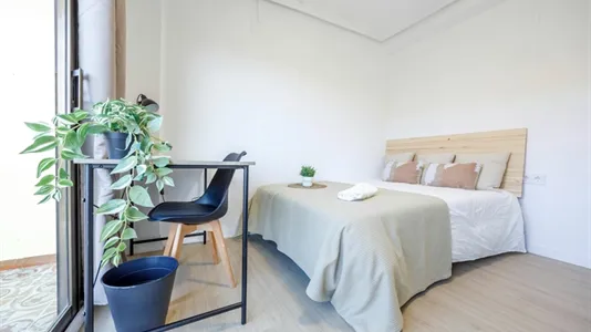 Rooms in el Camí de Vera - photo 4