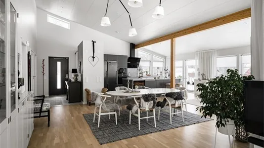Houses in Håbo - photo 1