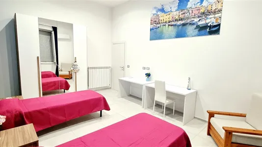 Rooms in Napoli Municipalità 4 - photo 5