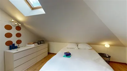 Room for rent in L'Haÿ-les-Roses, Île-de-France