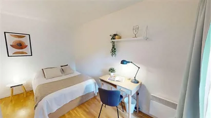 Room for rent in Boulogne-Billancourt, Île-de-France