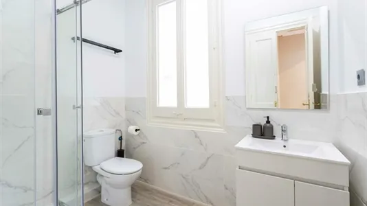 Rooms in Barcelona Ciutat Vella - photo 10