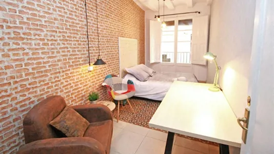 Rooms in Barcelona Ciutat Vella - photo 1