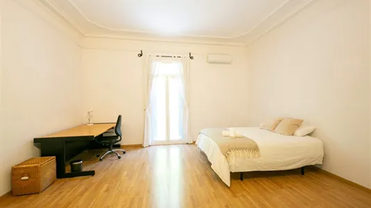 Rooms in Barcelona Eixample - photo 1