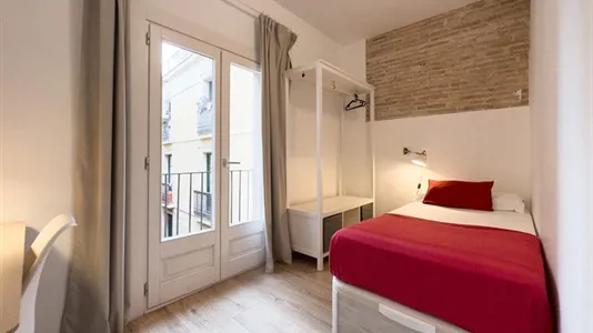 Rooms in Barcelona Ciutat Vella - photo 2